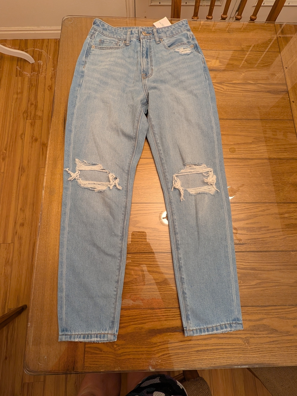 Women's American Eagle Ripped Mom Jean Size 2 /26W NWT